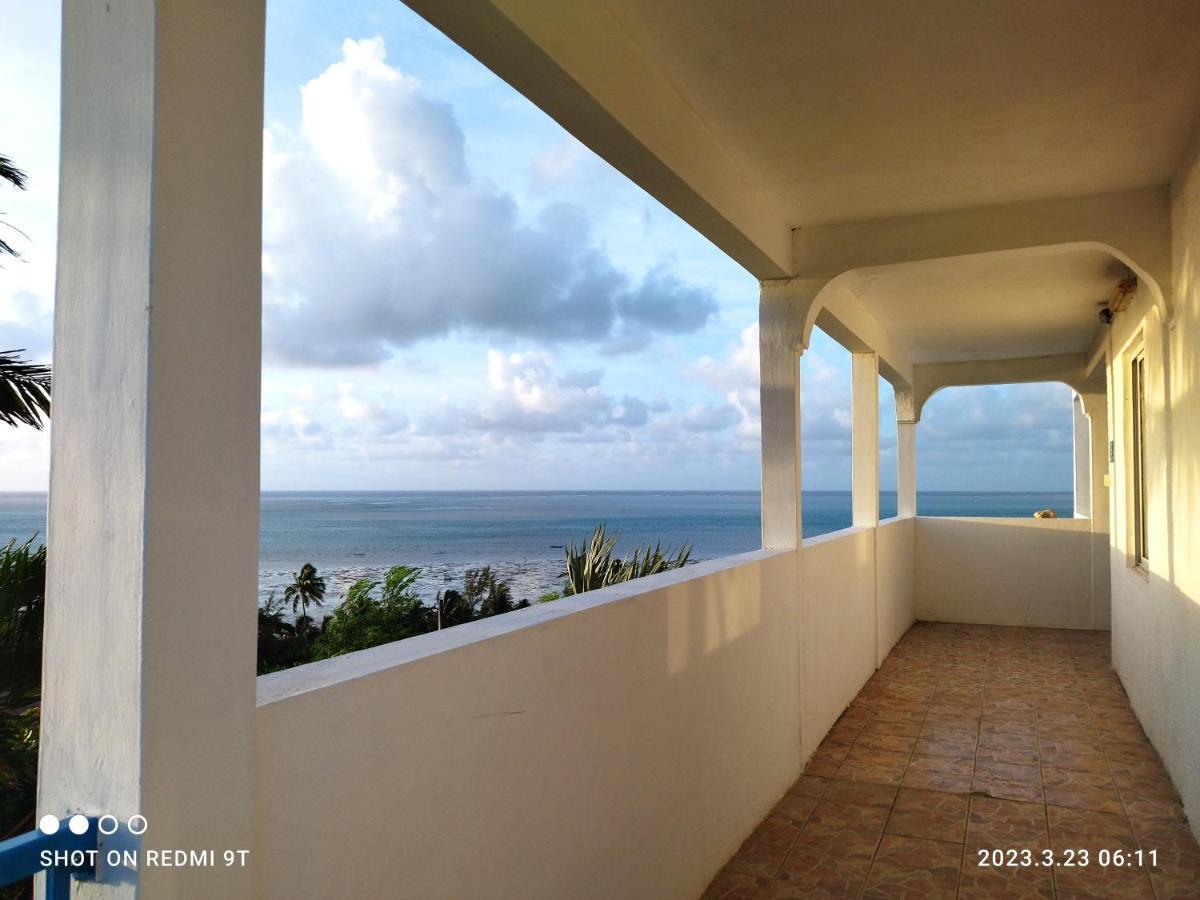 Отель La Terrasse Port South East Экстерьер фото